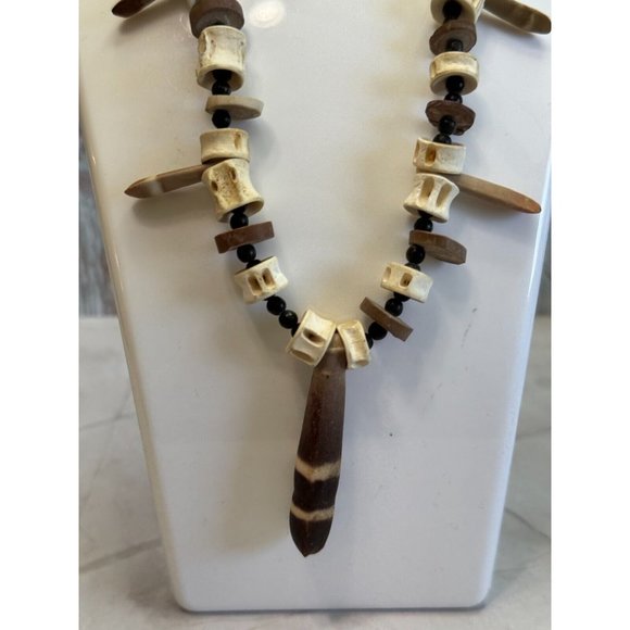 Southwestern Fish Bone Vertebrae Beaded tTribal Necklace - Picture 4 of 9